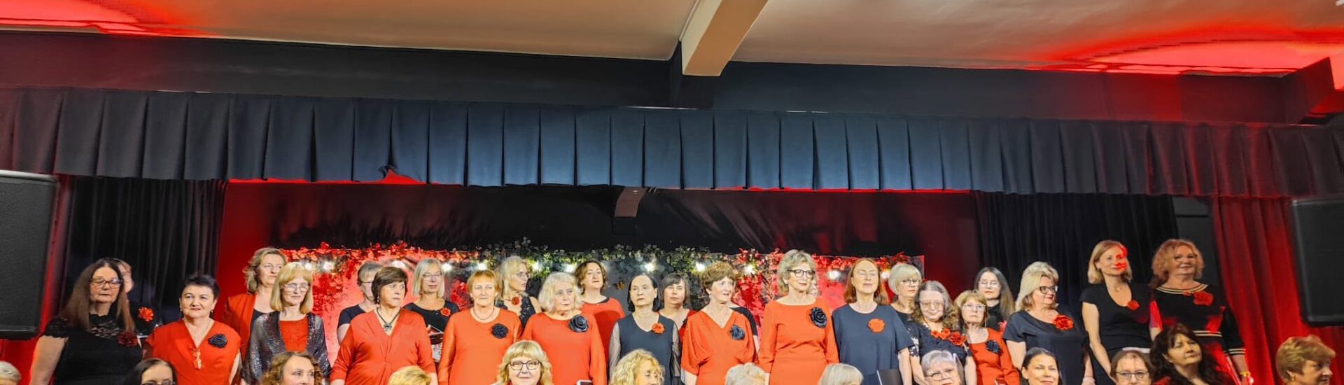Ponad 50 głosów, 3 dyrygentów i potężna dawka energii! Za nami wyjątkowy koncert „Dźwięki radości” ✨🎶