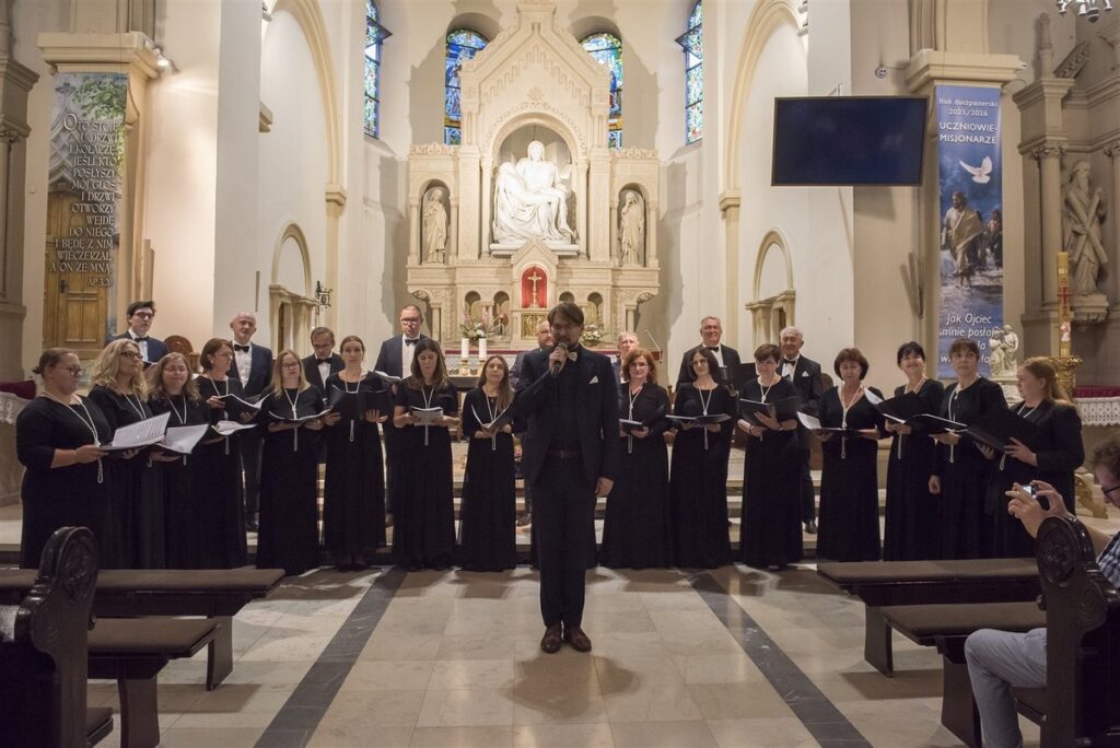 Chór Dolorosa parafii pw. Matki Bożej Bolesnej z Poznania